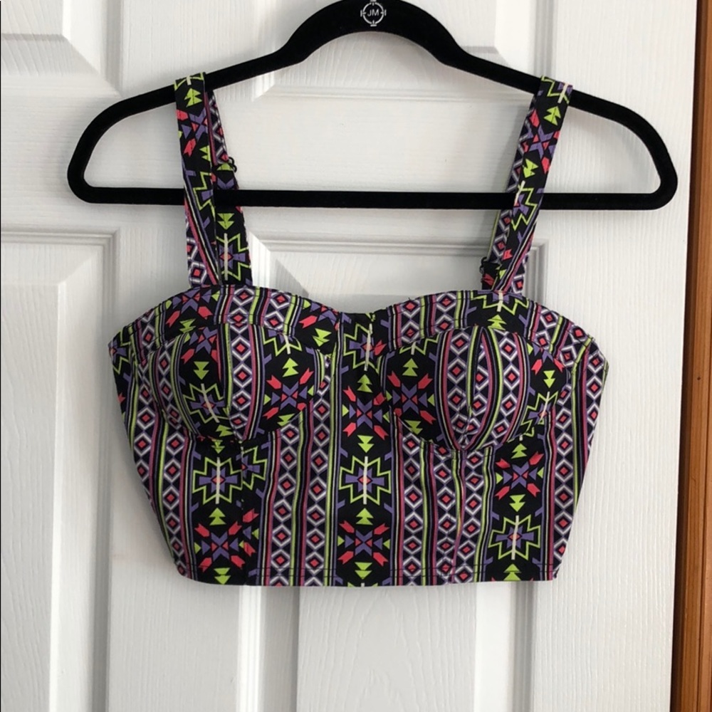 Patterned crop top.